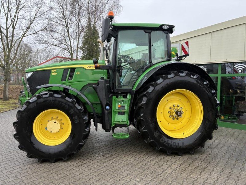 John Deere 6R215