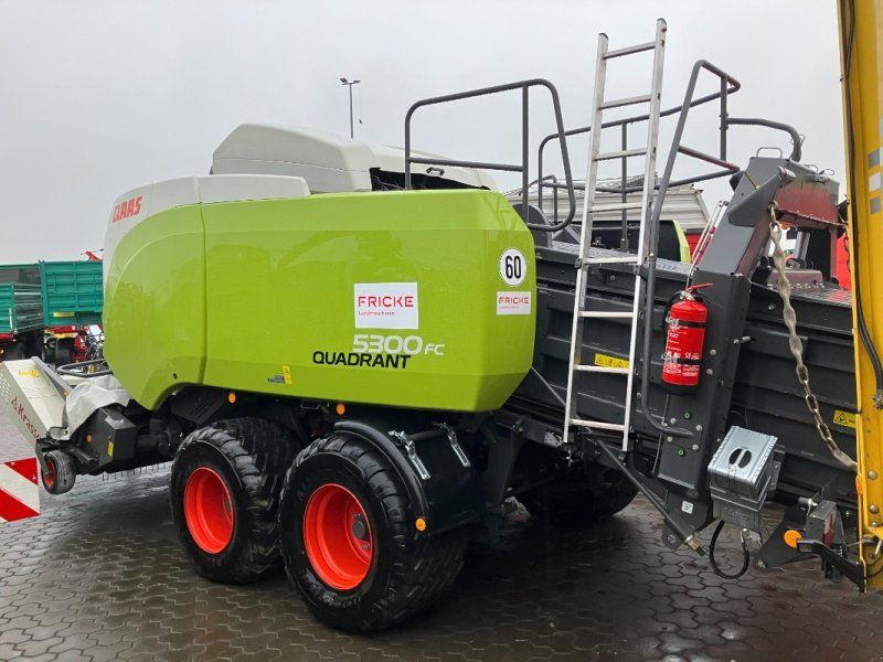 Claas Quadrant 5300 FC + Krassort SC 180