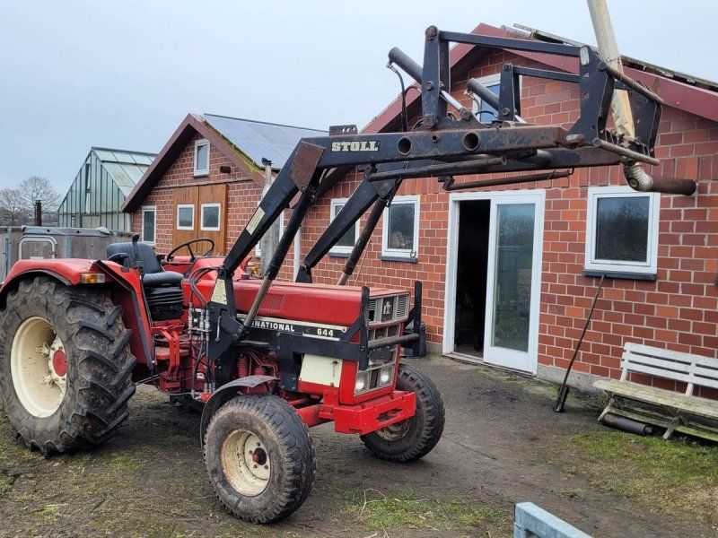 Case IH 644 S mit Frontlader