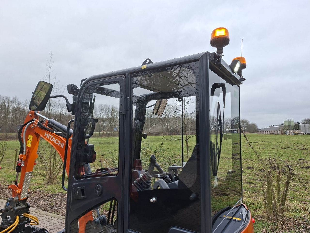 Hitachi ZX19-6 CR | bj2025 | 76 uur | 3 bakken en grijper