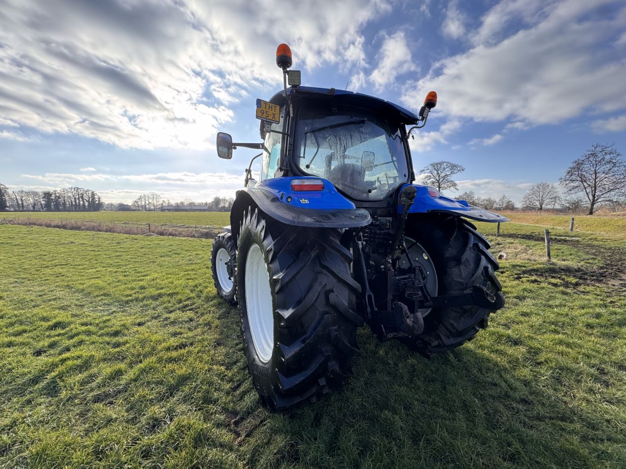New Holland T6010 met voorlader 2010 6080 uur