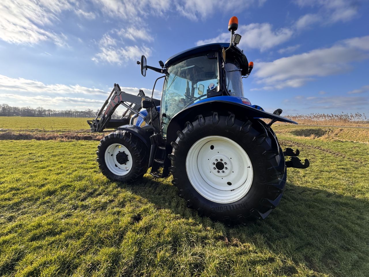 New Holland T6010 met voorlader 2010 6080 uur