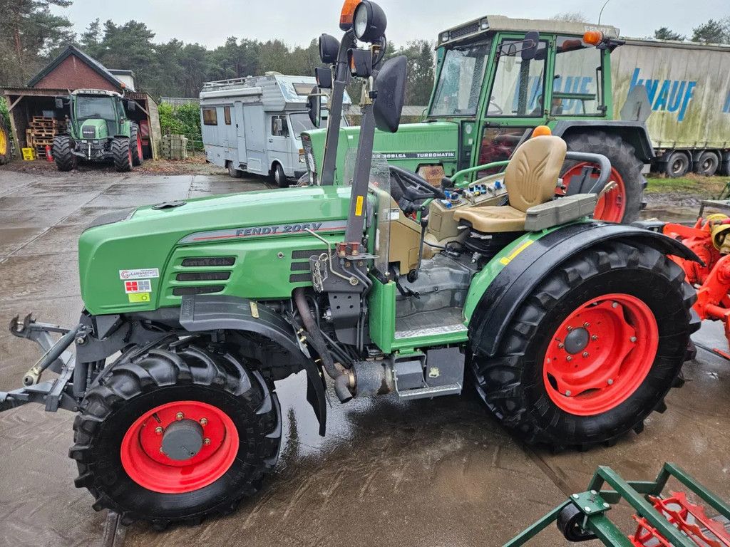 Fendt 206 V met 810 uren!! PLUS machines 40km/h
