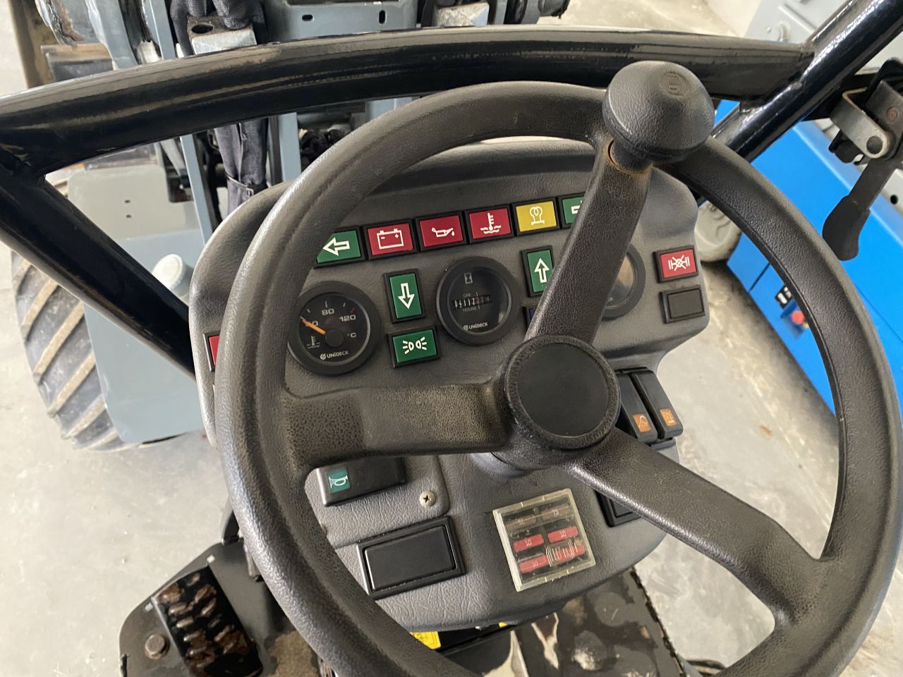 Giant d332st minishovel loader kniklader met bak en palletvorken