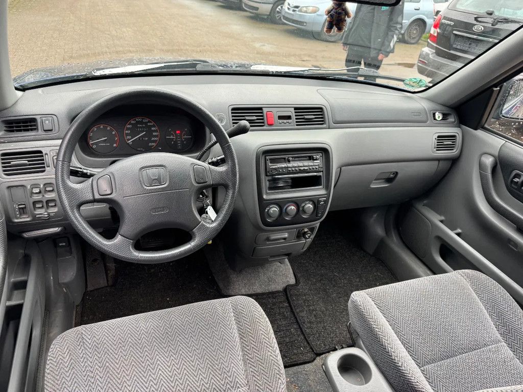 Honda CR-V **PETROL-ESSENCE- 2LITER ENGINE**