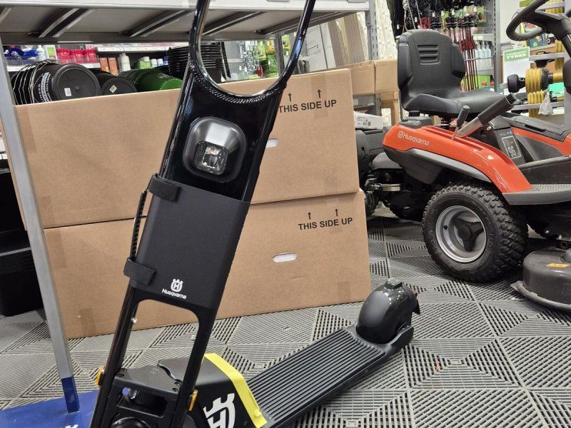 Skutta / E-Scooter Husqvarna