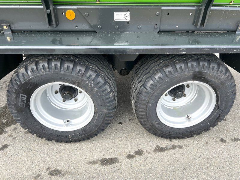 Deutz-Fahr K 7.36 mit neuen 19-er Breitreifen und einer guten Ausstattung