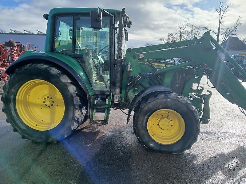 John Deere 6220