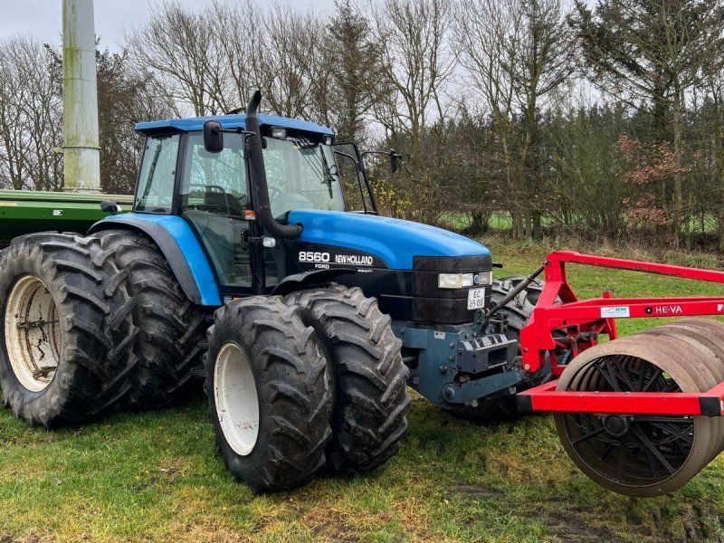New Holland 8560 Kun 6300 timer