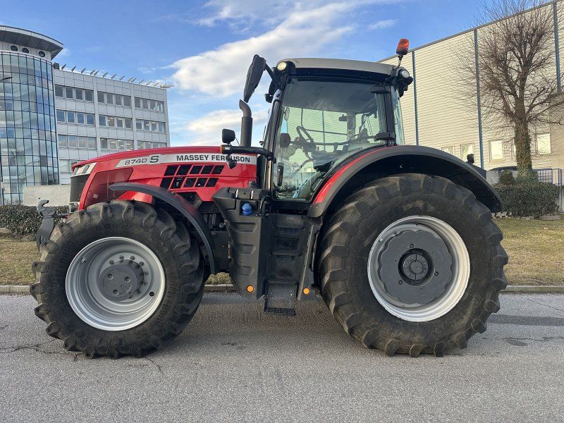 Massey Ferguson 8740 S (Stage V)