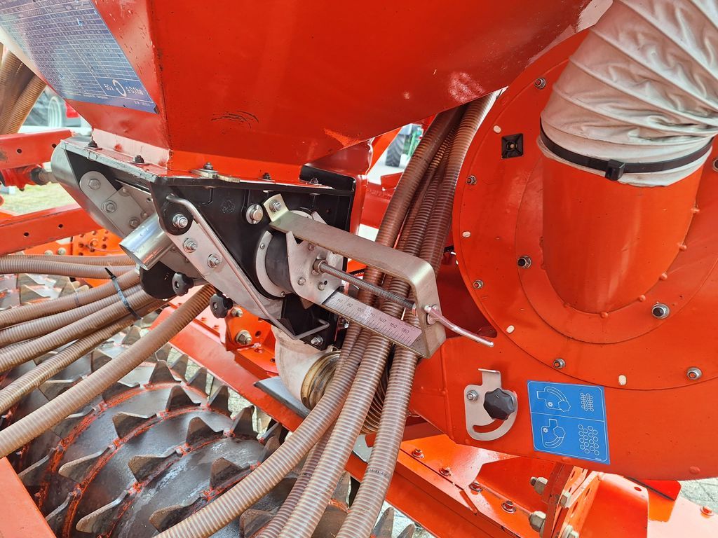 Kuhn HRB 302-D + VENTA LC 302