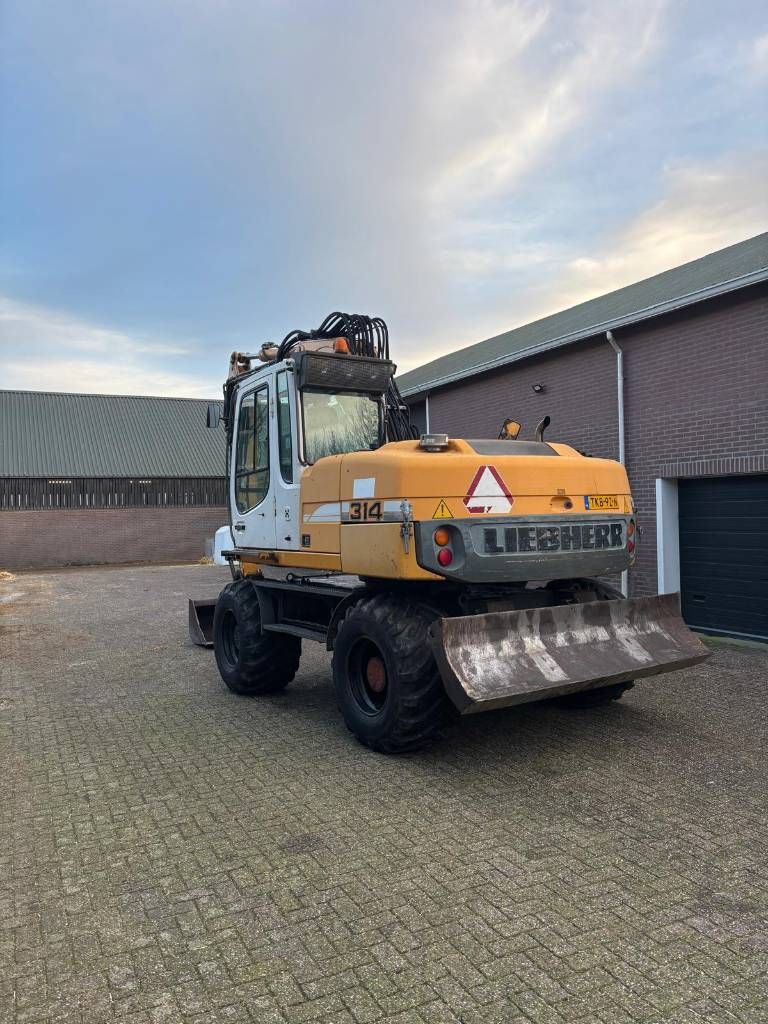 Liebherr 314 mobiele kraan graafmachine met aanbouwdelen