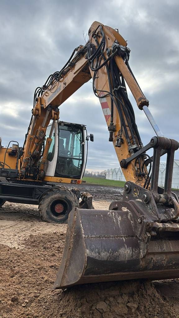 Liebherr 314 mobiele kraan graafmachine met aanbouwdelen
