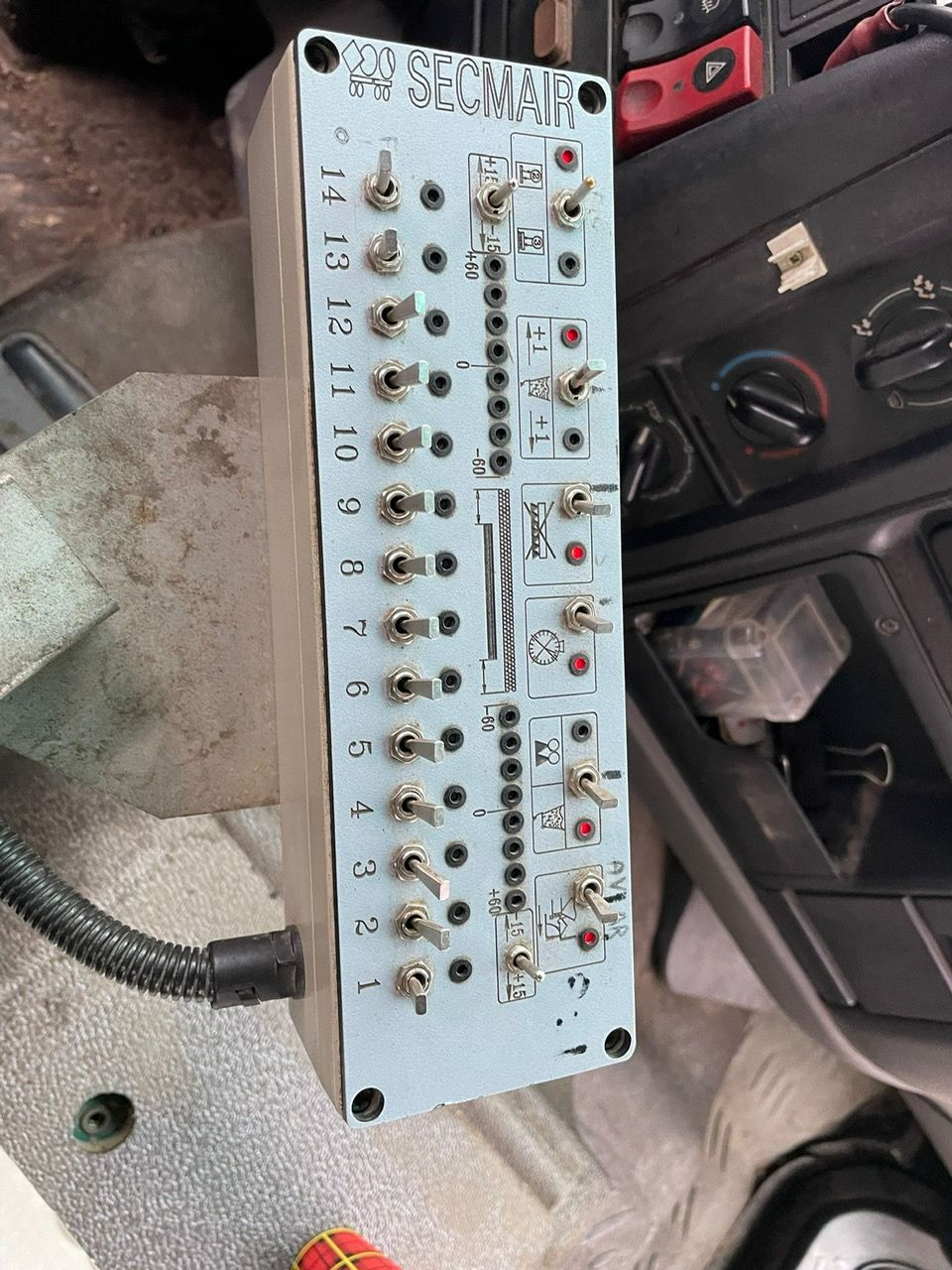 Renault 320 DCI Premium Secmair 3500 liter Bitumen spuitwagen