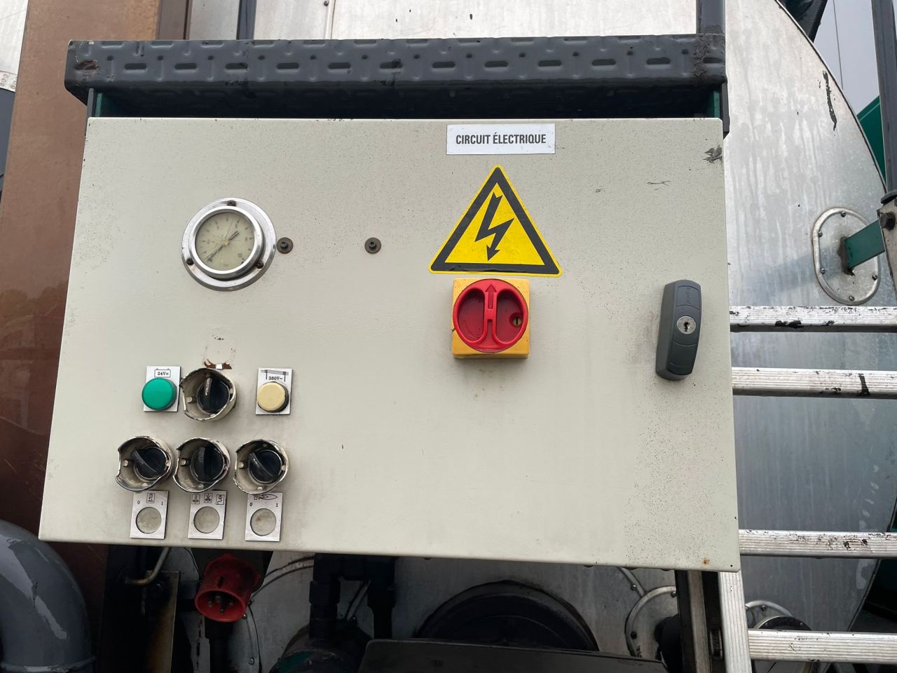 Renault 320 DCI Premium Secmair 3500 liter Bitumen spuitwagen