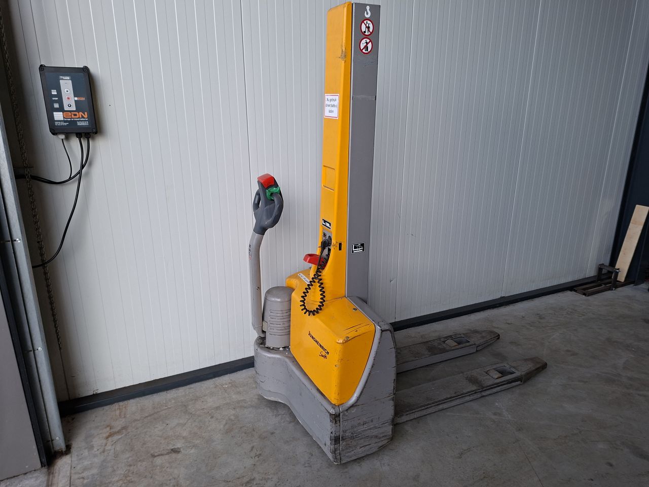 Jungheinrich emc 10 hefhoogte 154 cm nieuwe accu`s