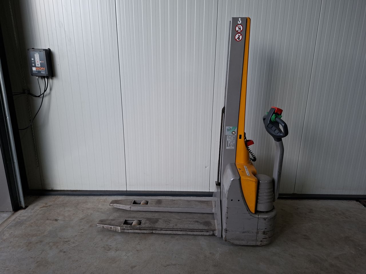 Jungheinrich emc 10 hefhoogte 154 cm nieuwe accu`s