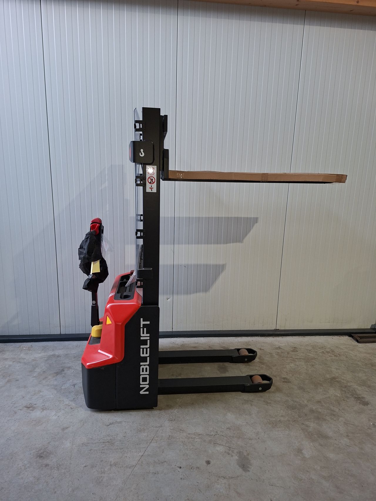 Noblelift Elektrische stapelaar 1600 mm 1200 kg