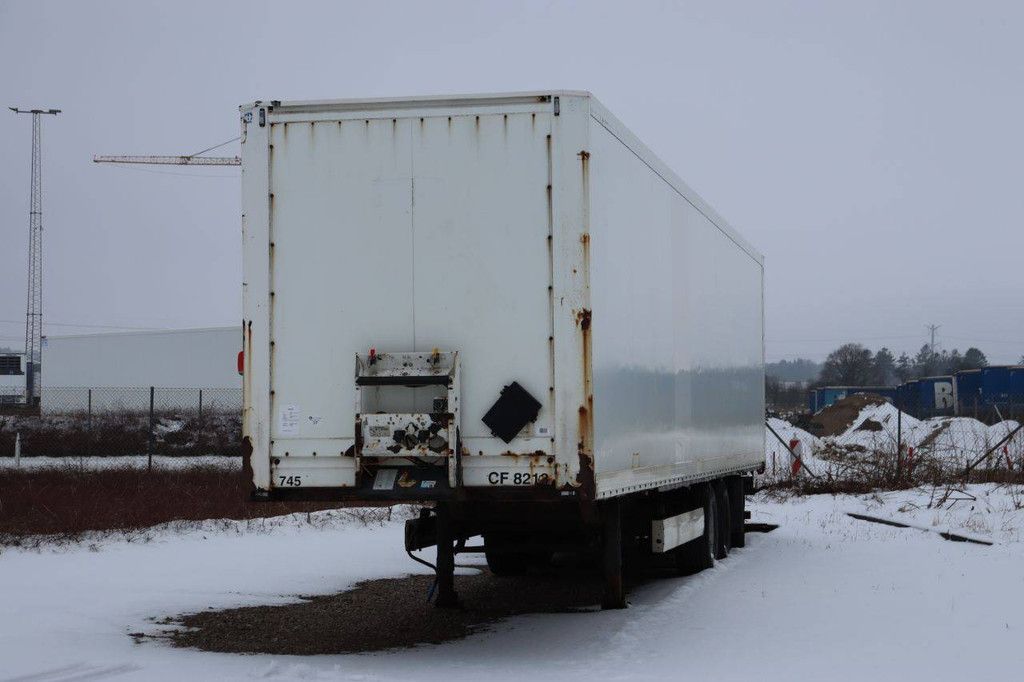 Geschlossener Anhänger Krone SD 2010