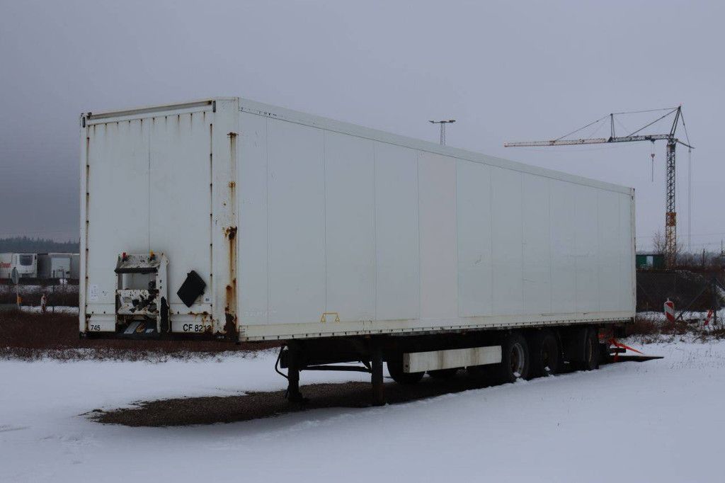 Geschlossener Anhänger Krone SD 2010