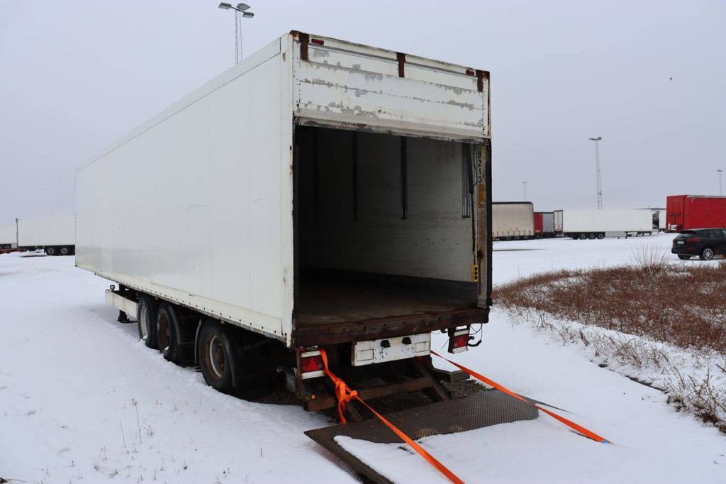 Geschlossener Anhänger Krone SD 2010