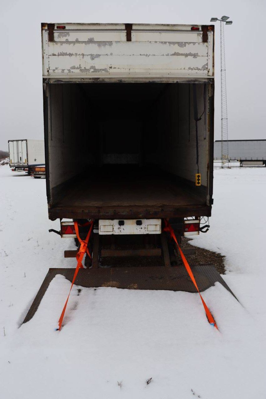 Geschlossener Anhänger Krone SD 2010