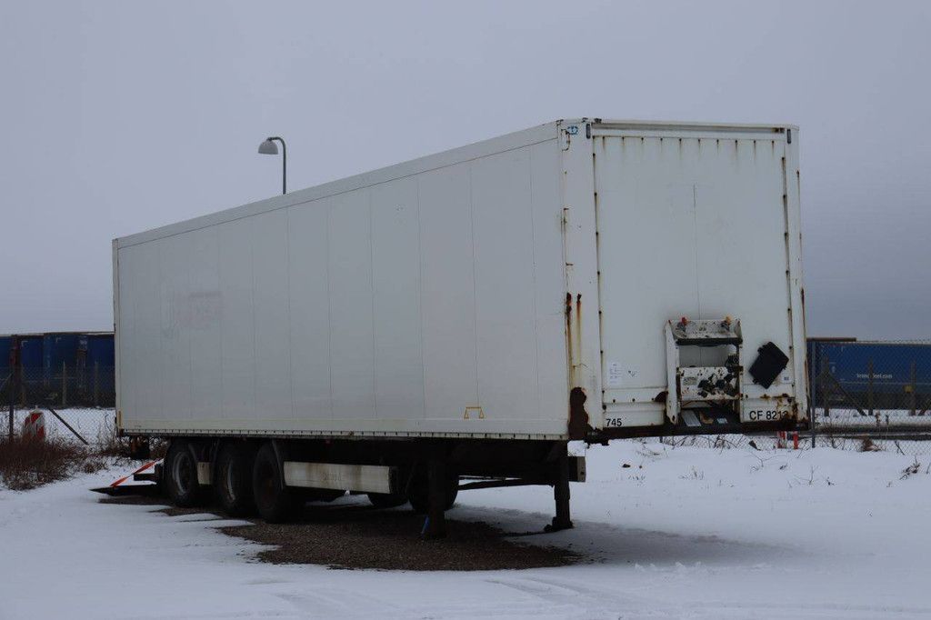 Geschlossener Anhänger Krone SD 2010