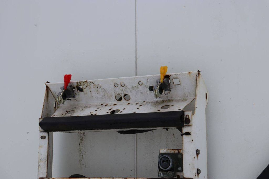 Geschlossener Anhänger Krone SD 2010