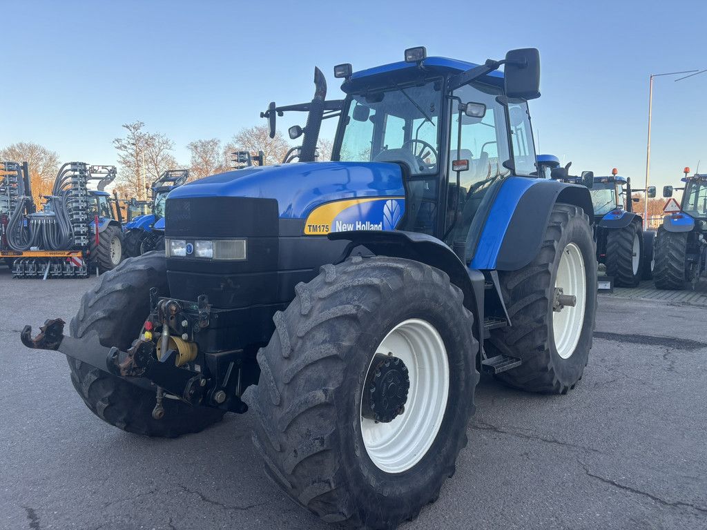 NEW HOLLAND TM175