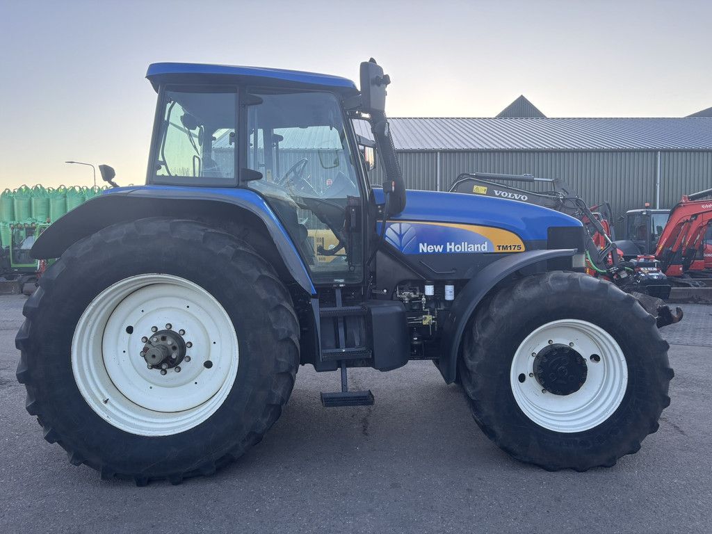 NEW HOLLAND TM175