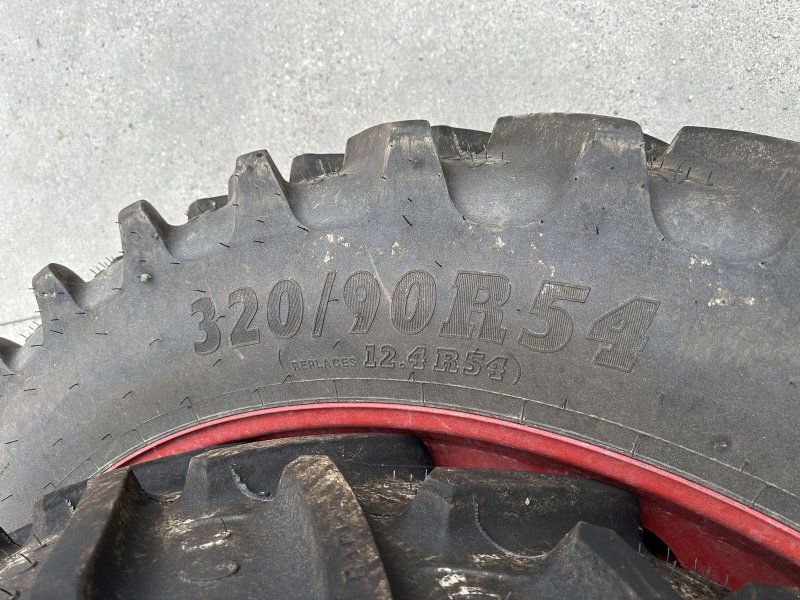 BKT 320/85R36 u. 320/90R54