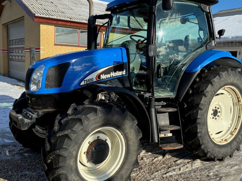 New Holland TS100A