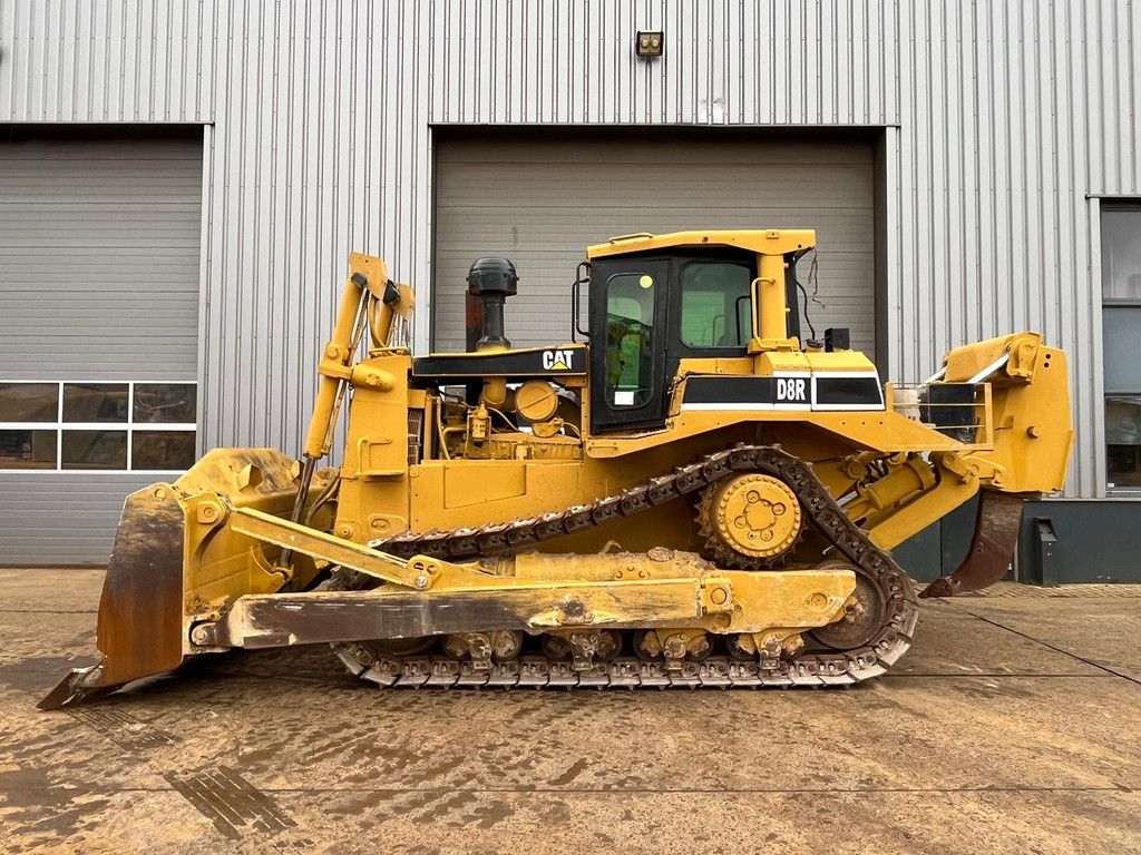 Caterpillar D8R - Single shank ripper