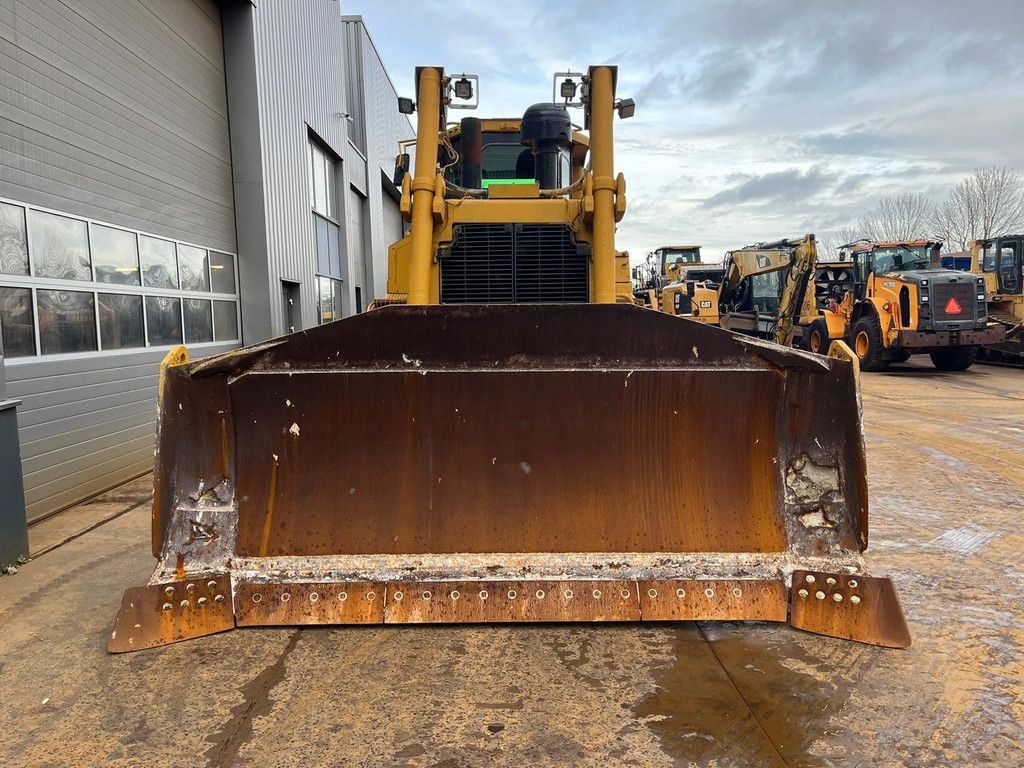 Caterpillar D8R - Single shank ripper