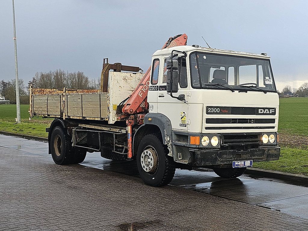DAF 2300 TURBO french tipper crane