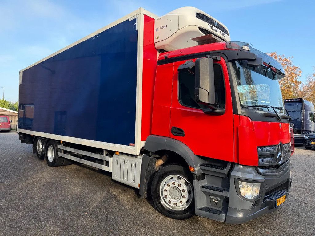Mercedes-Benz Antos 2532 6X2 Thermo King T-1000R D+E 2T LBW Stuuras NL Truck