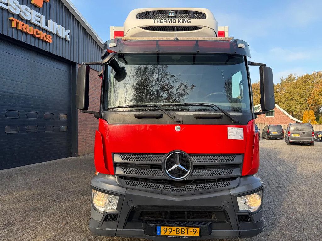 Mercedes-Benz Antos 2532 6X2 Thermo King T-1000R D+E 2T LBW Stuuras NL Truck