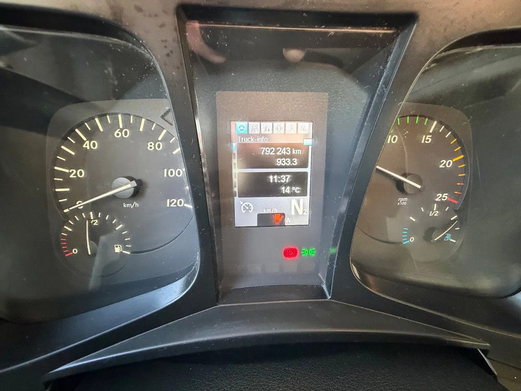 Mercedes-Benz Antos 2532 6X2 Thermo King T-1000R D+E 2T LBW Stuuras NL Truck