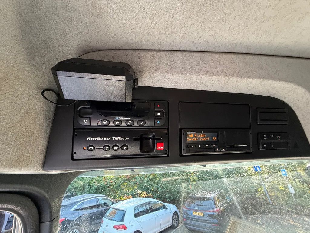 Mercedes-Benz Antos 2532 6X2 Thermo King T-1000R D+E 2T LBW Stuuras NL Truck