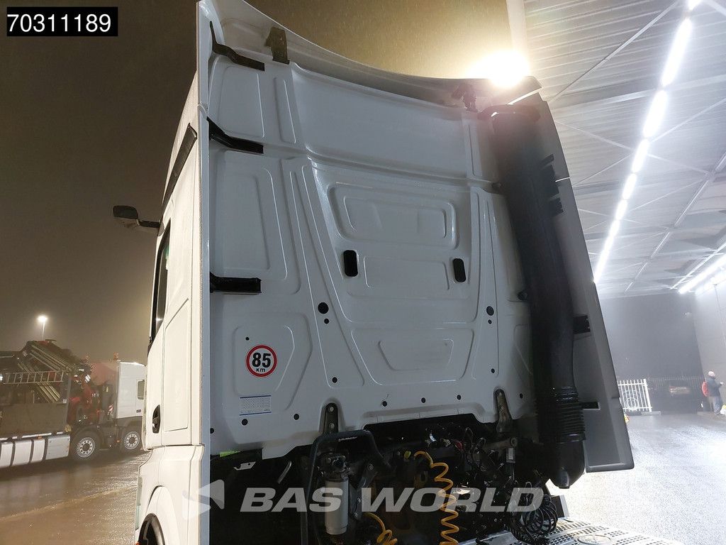 Mercedes Actros 1845 4X2 StreamSpace 2xTanks Standklima Navi Euro 6