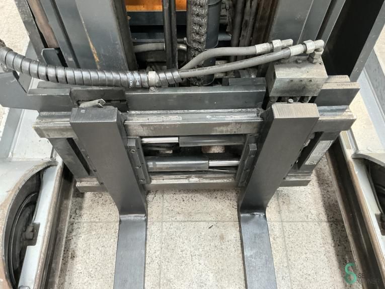 Schubmaststapler Elektrisch Still FM-X17SE 2017 Außenreifen