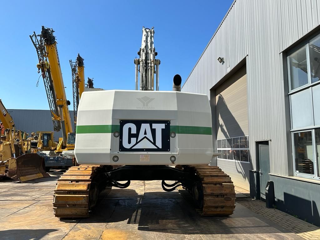 Caterpillar 365CL Material Handling