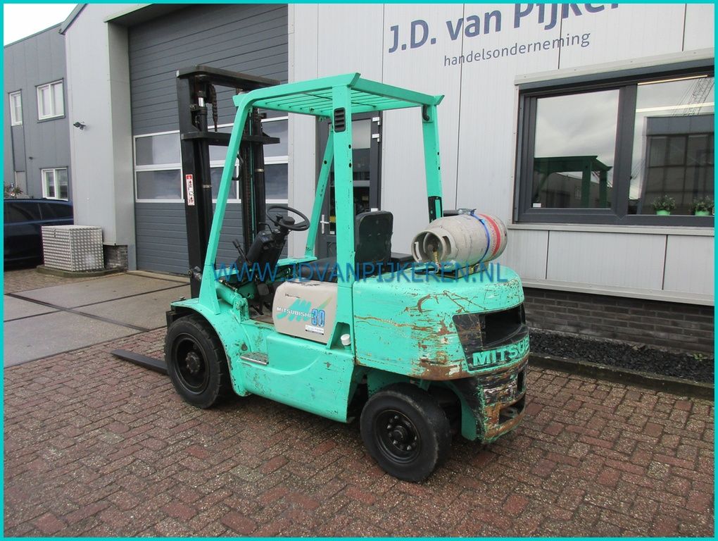 Mitsubishi FG30 3000kg 7987hours + sideshift