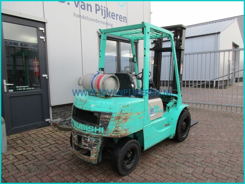 Mitsubishi FG30 3000kg 7987hours + sideshift