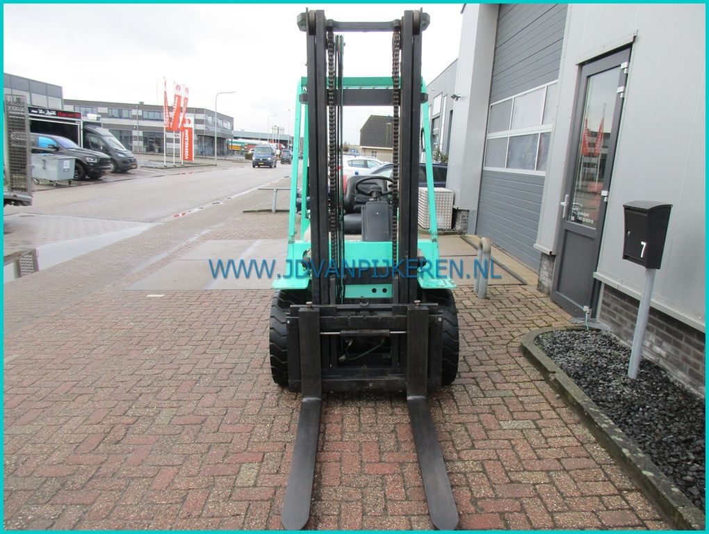 Mitsubishi FG30 3000kg 7987hours + sideshift