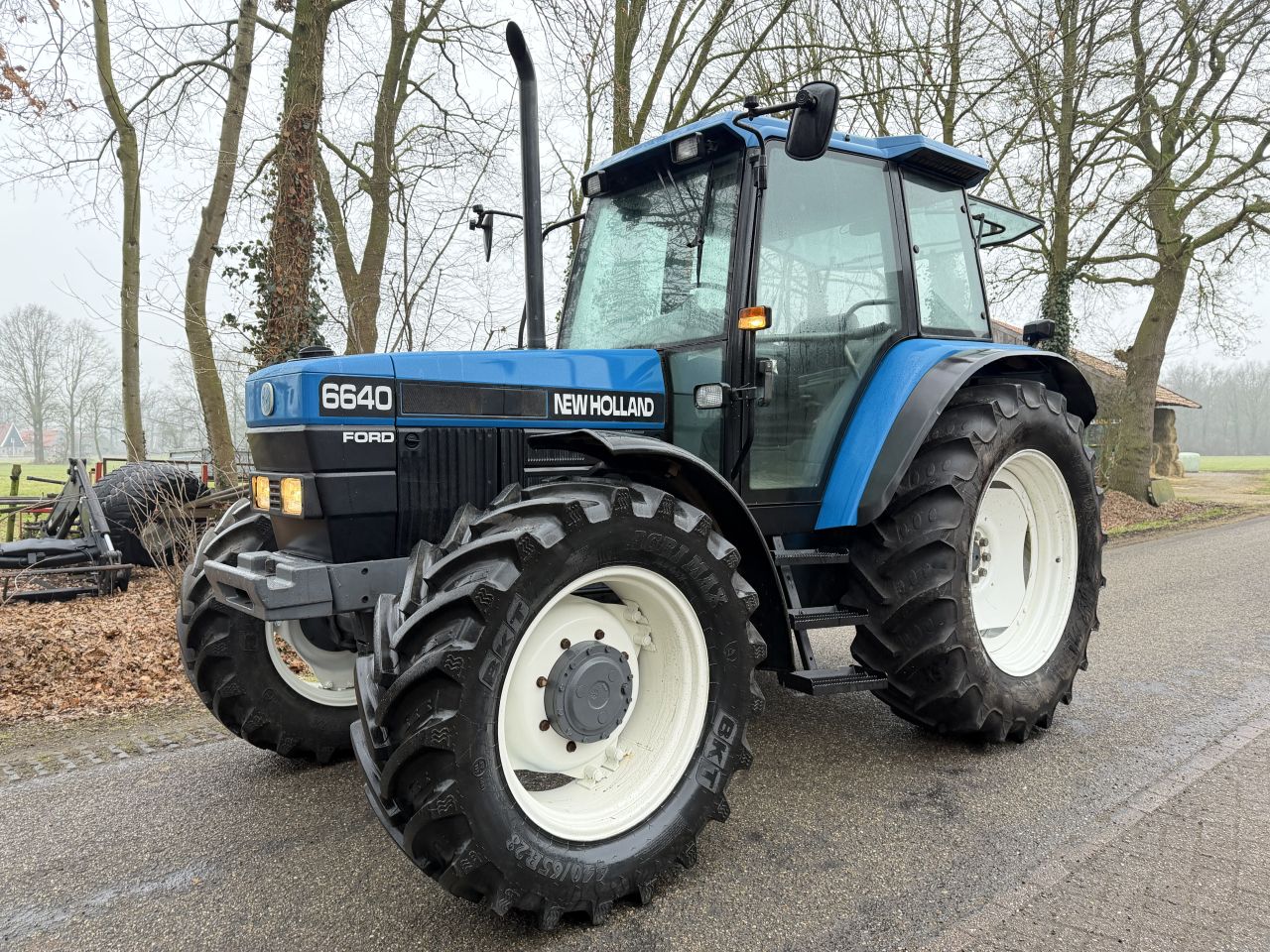 New Holland 6640 SLE