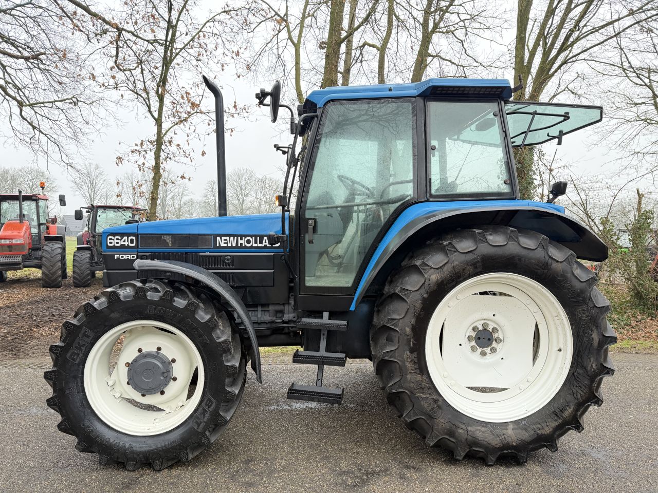 New Holland 6640 SLE