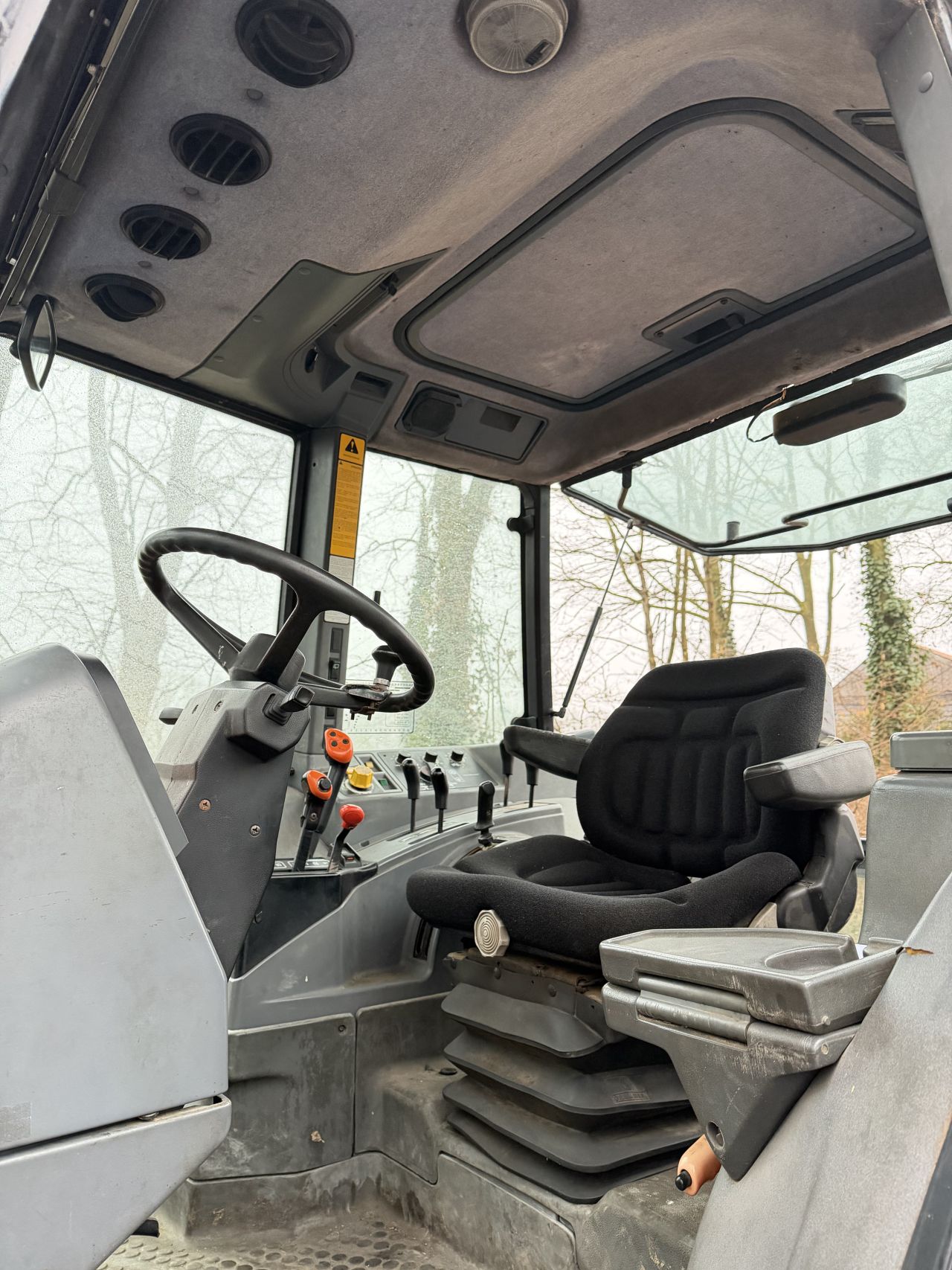 New Holland 6640 SLE