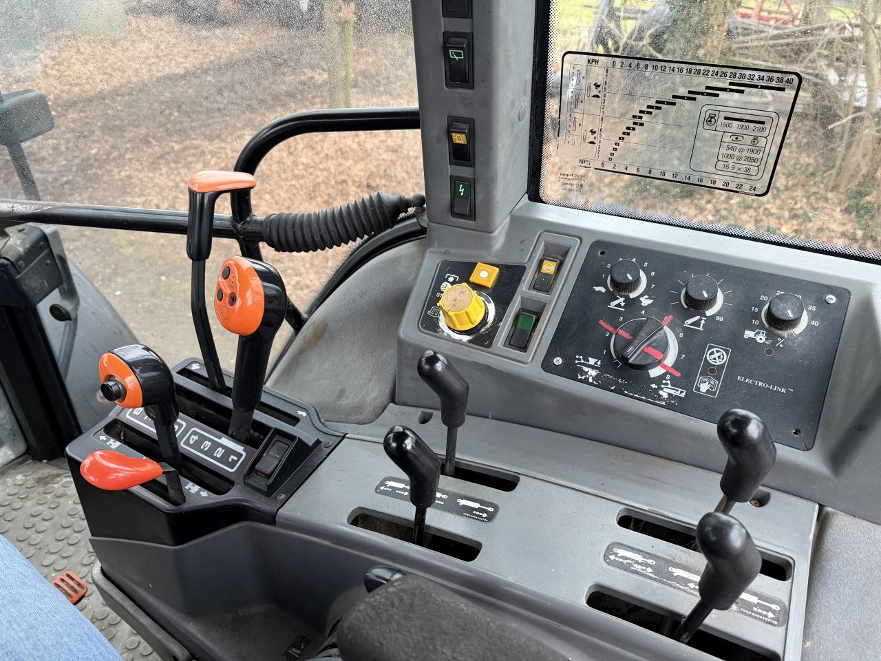 New Holland 6640 SLE