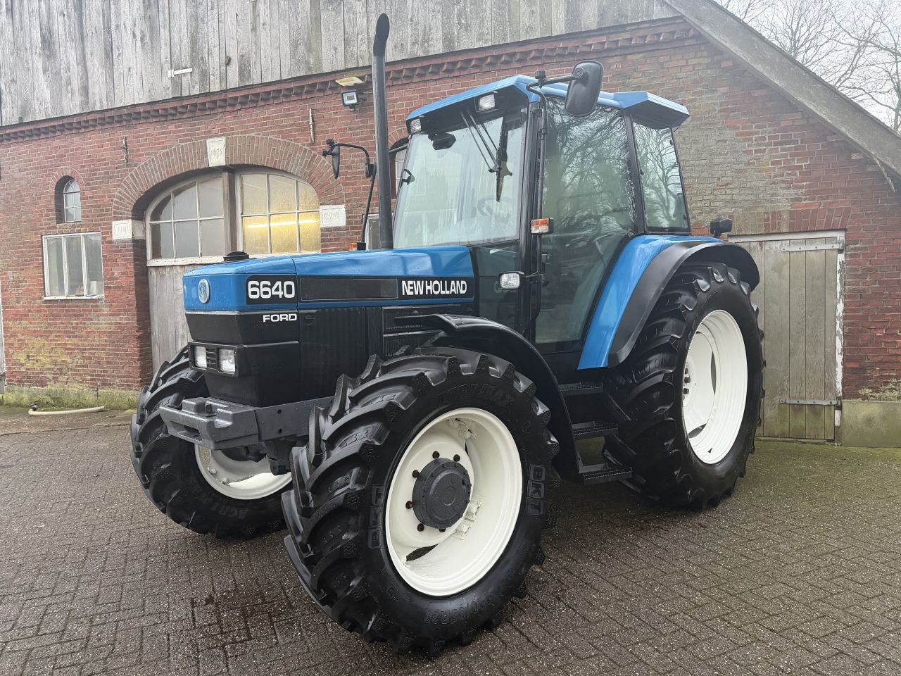 New Holland 6640 SLE